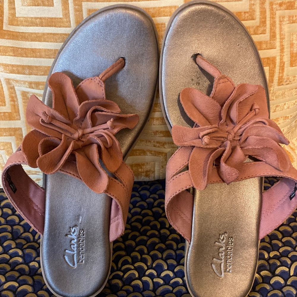 Clarks Sandals Size 7.5 Light Pink Flower